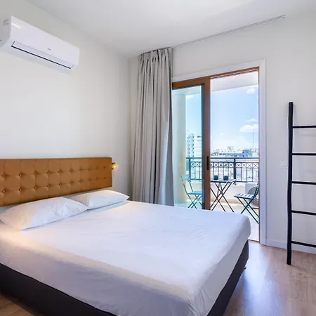 Stylish Central Apartment • City Views • Prime Location • Parking *