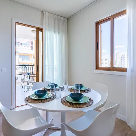 公寓 Stylish Central Apartment • City Views • Prime Location • Parking 尼科西亚