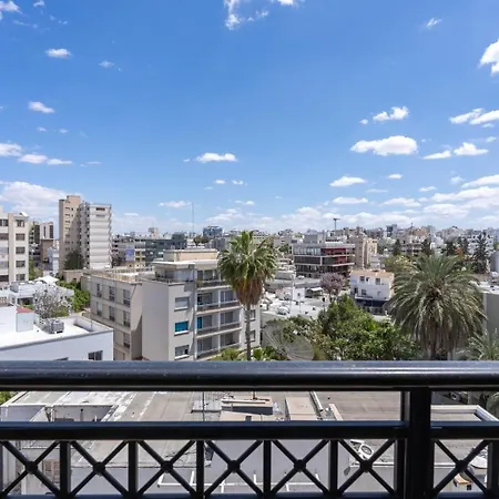 Stylish Central Apartment • City Views • Prime Location • Parking *