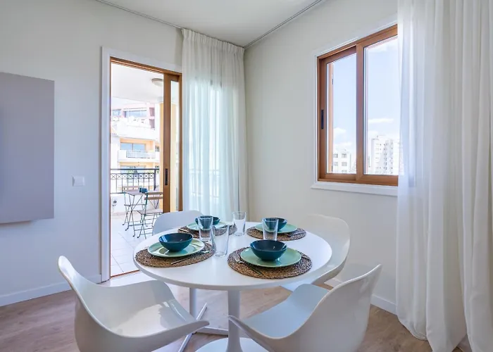 Apartment Stylish Central Apartment • City Views • Prime Location • Parking Nikosia