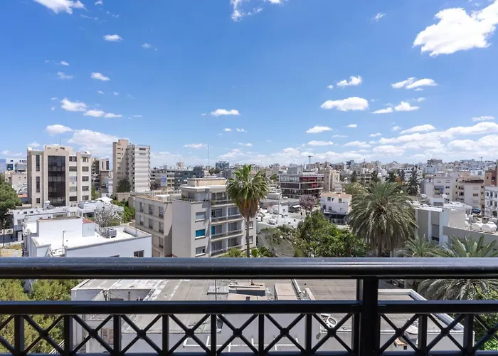 Stylish Central Apartment • City Views • Prime Location • Parking *